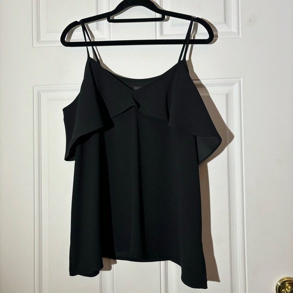 ♥️2/$15 or 3/$21♥️ NWOT Ann Taylor Black Camisole w/Ruffle, Size Small - Picture 1 of 11